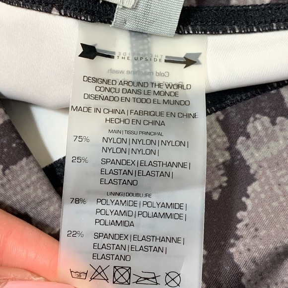 THE UPSIDE Pattern 3/4 Crop Leggings - Picture 10 of 13